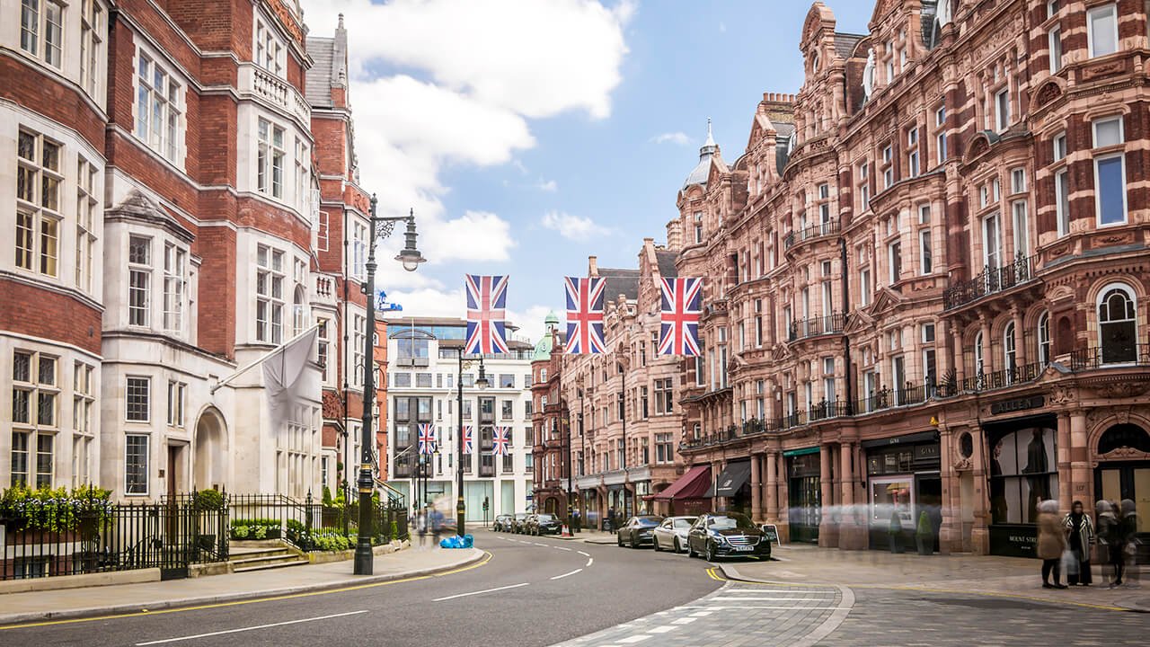 The Gentleman's Guide to Mayfair Barbers: Heritage, Style & Excellence | Luxury Barber
